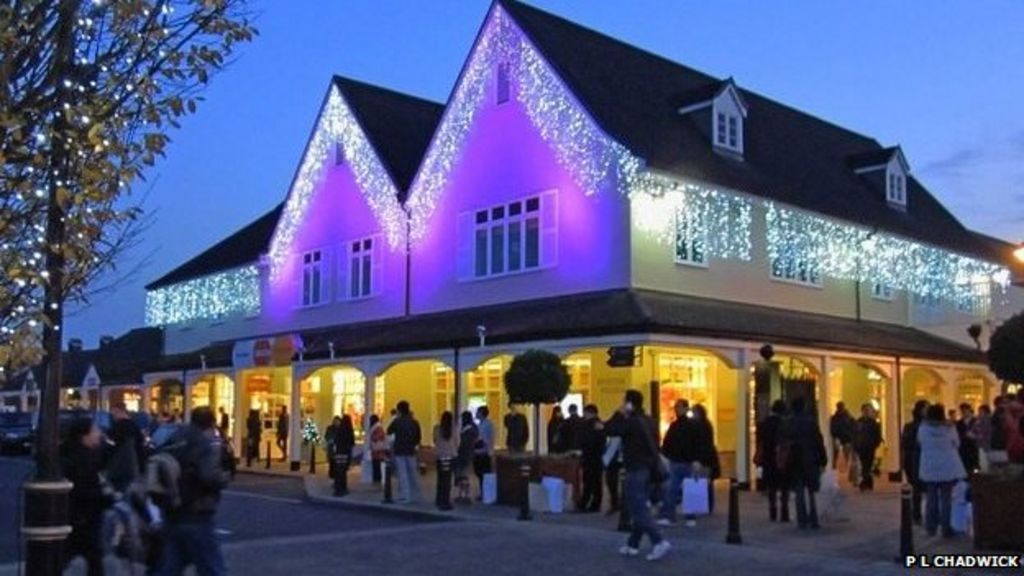 Bicester Village gridlocked by Black Friday shoppers BBC News