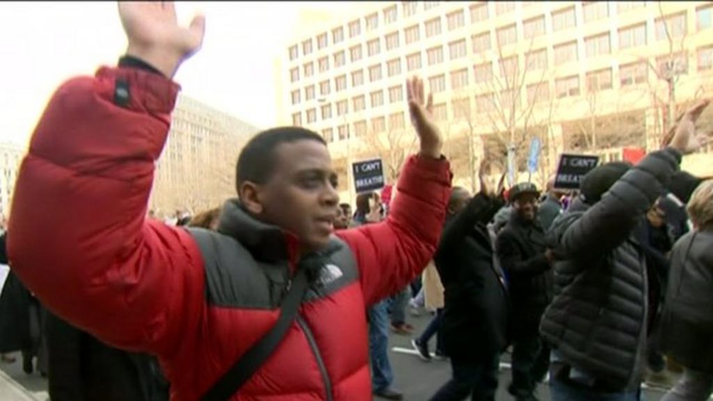 Ferguson protests: Thousands in Washington civil rights protest - BBC News