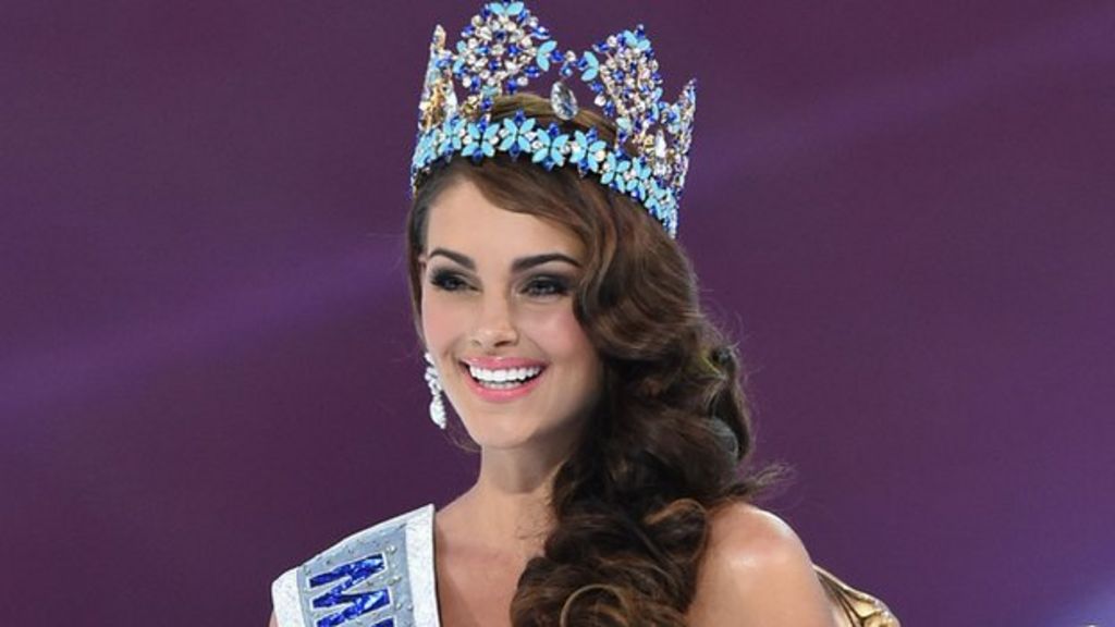 South Africans celebrate Rolene Strauss Miss World Victory ...