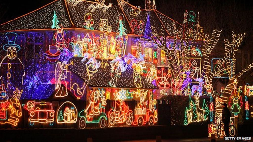 B&Q donation over Melksham lights advert blunder  BBC News