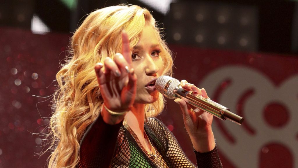 Iggy Azalea Threatened With Sex Tape Release By Hackers Bbc News