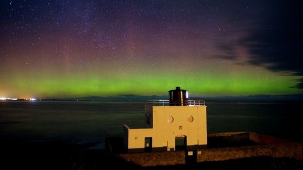 Northern Lights spectacular views in Northumberland BBC News