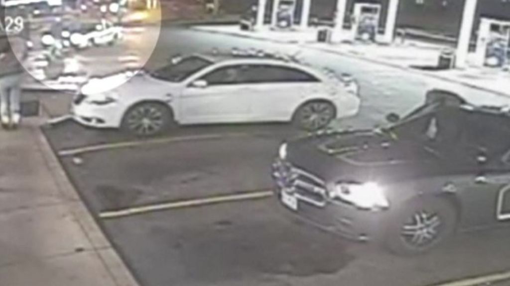 St Louis police shooting of teenager sparks unrest - BBC News