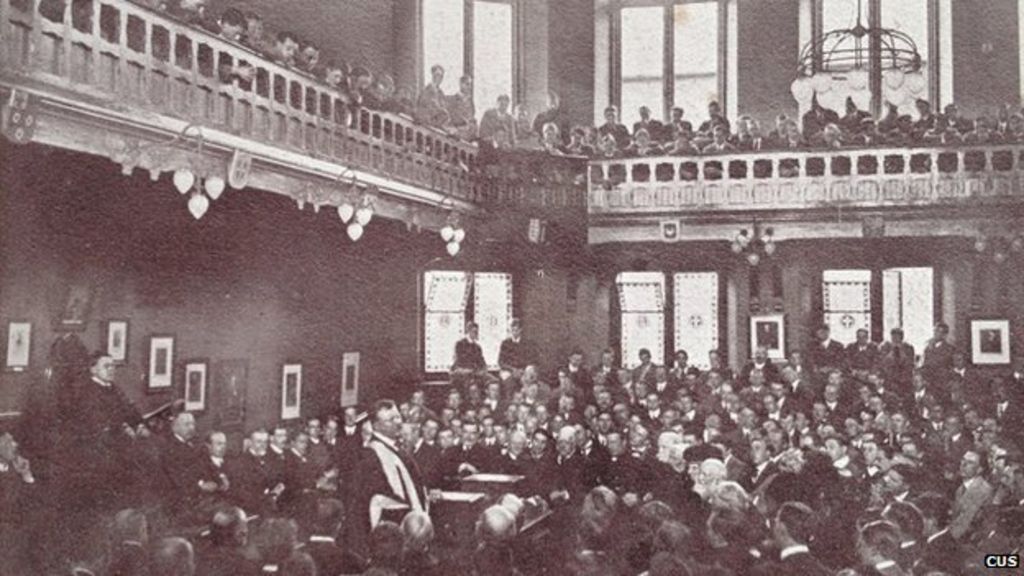 Cambridge Union debating society celebrates 200 years - BBC News