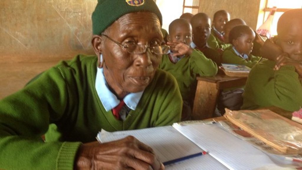 asomadetodosafetos.com - Avó de 98 anos vai à escola junto de bisneta para incentivá-la a voltar aos estudos
