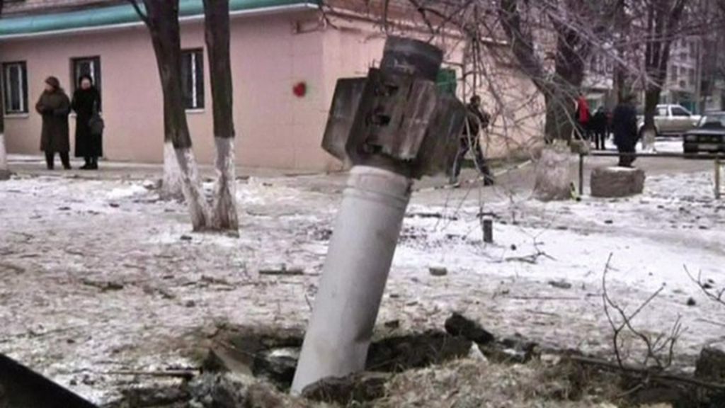 Ukraine death toll rises ahead of talks in Minsk - BBC News