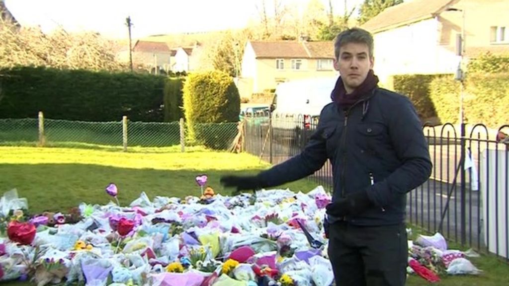 Bath truck deaths: Tributes double at crash site - BBC News