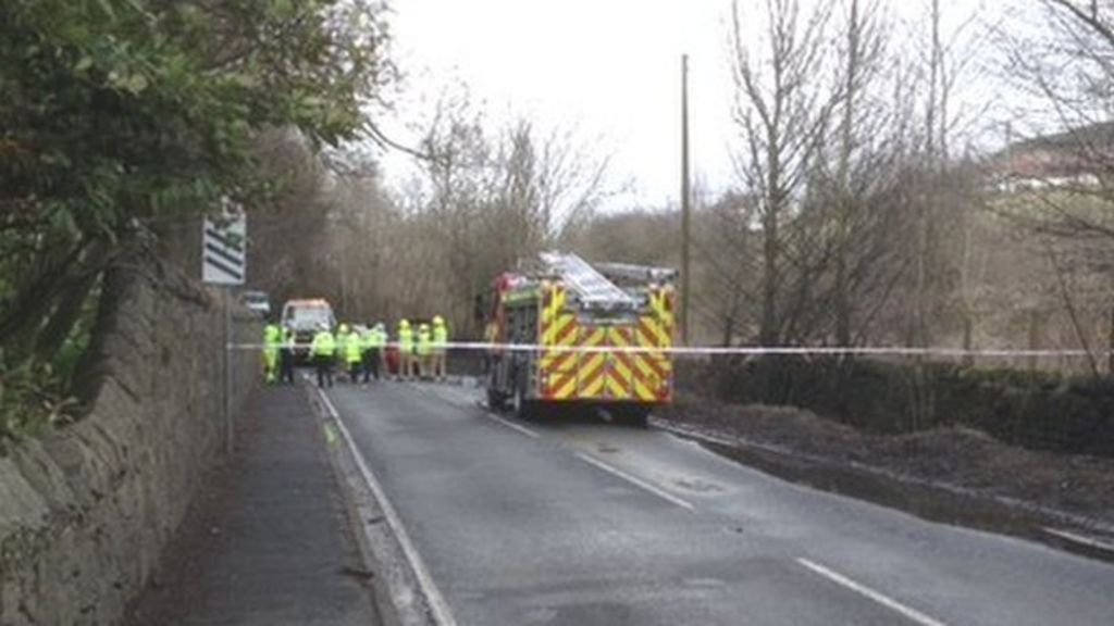 Man dies and two hurt in two-car crash in Fife - BBC News