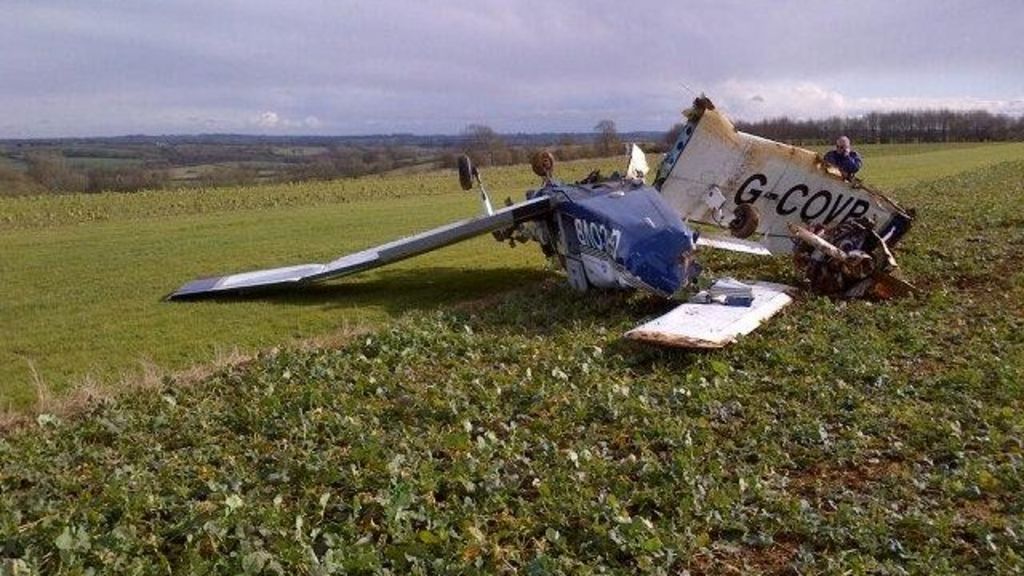 Two hurt in light aircraft crash in Warwickshire BBC News