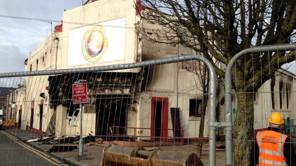 Evacuated residents allowed home after bingo hall fire BBC News