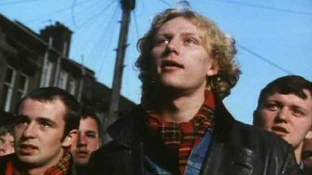 Tongs ya bass Small Faces cast reunite 20 years on BBC News