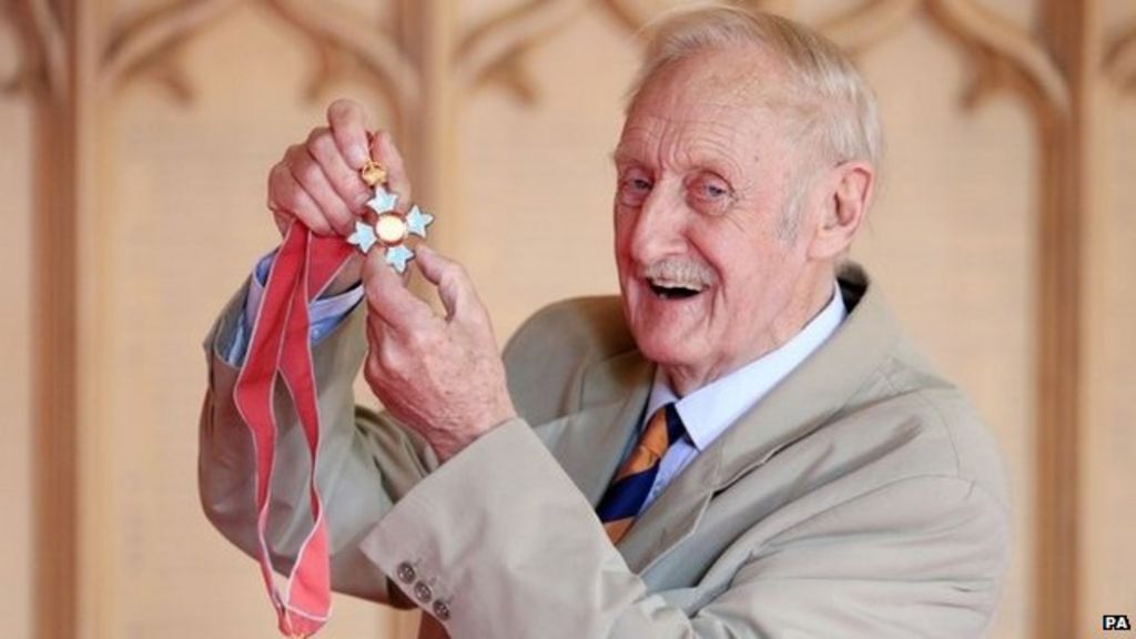 Windup radio inventor Trevor Baylis appointed CBE BBC News