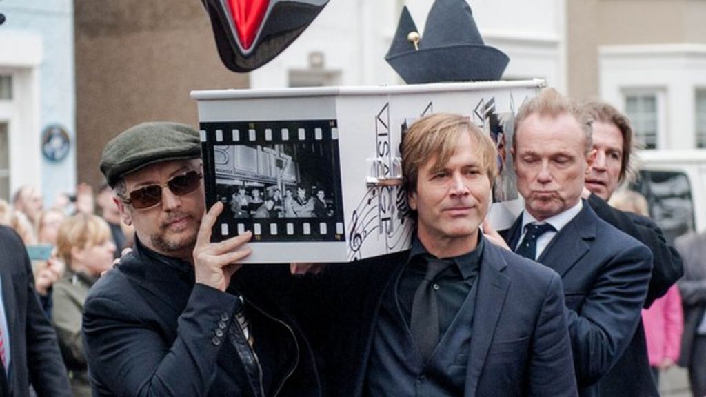 Steve Strange funeral: 80s&rsquo; icons carry Strange&rsquo;s coffin - BBC News
