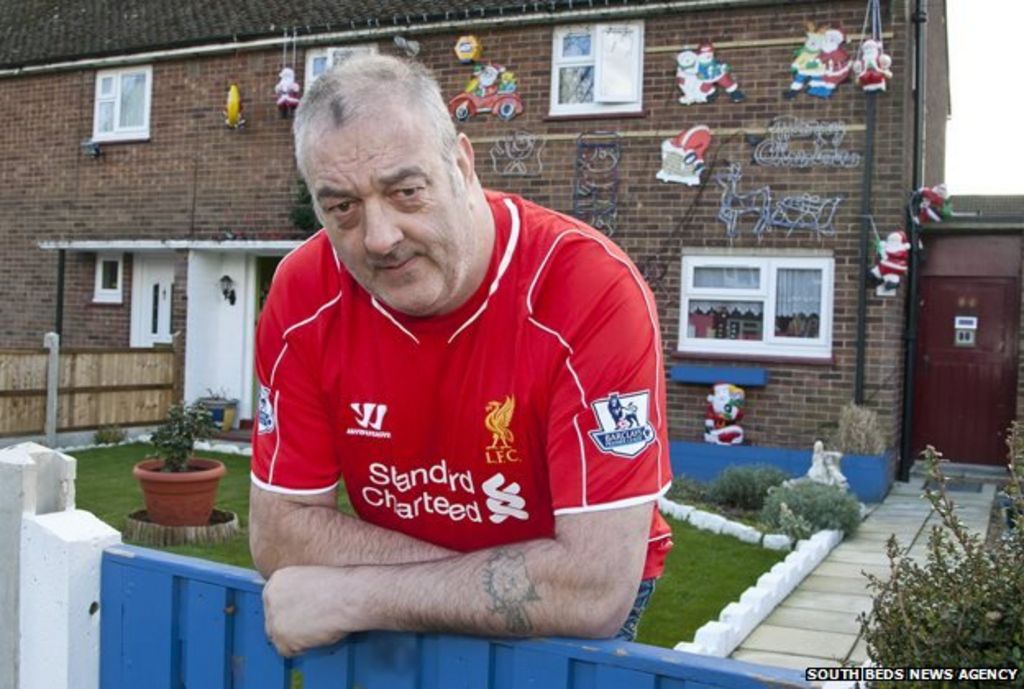 March Christmas lights family sent 'pikey' abuse BBC News