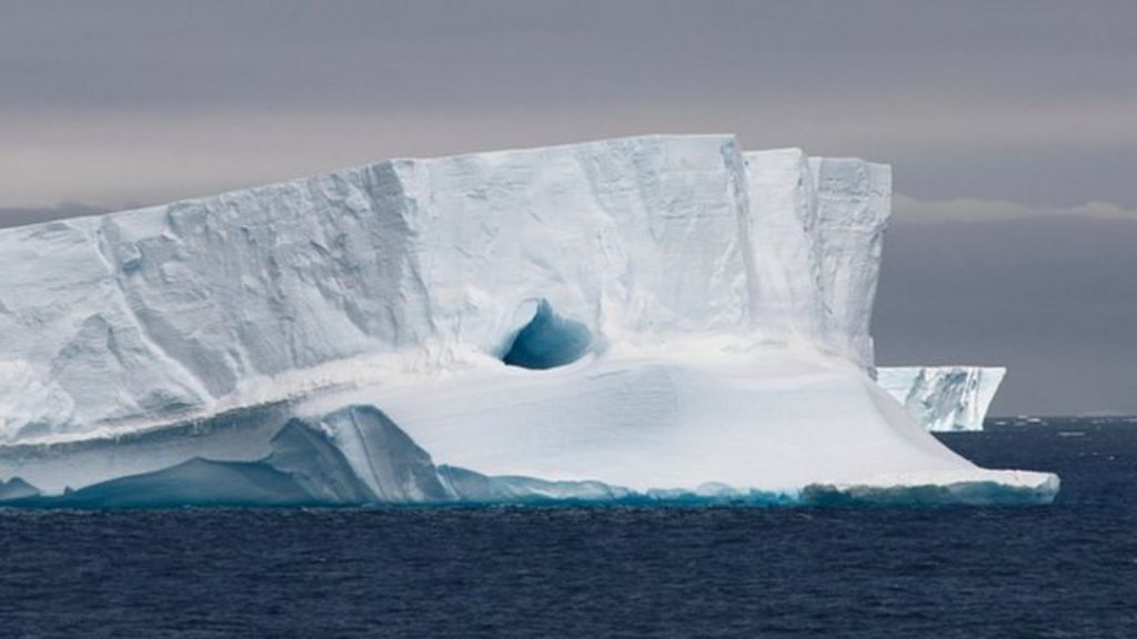 Antarctic ice shelf thinning speeds up - BBC News