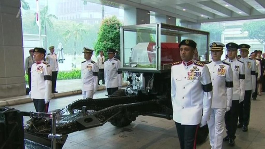 Lee Kuan Yew: Singapore holds funeral procession - BBC News