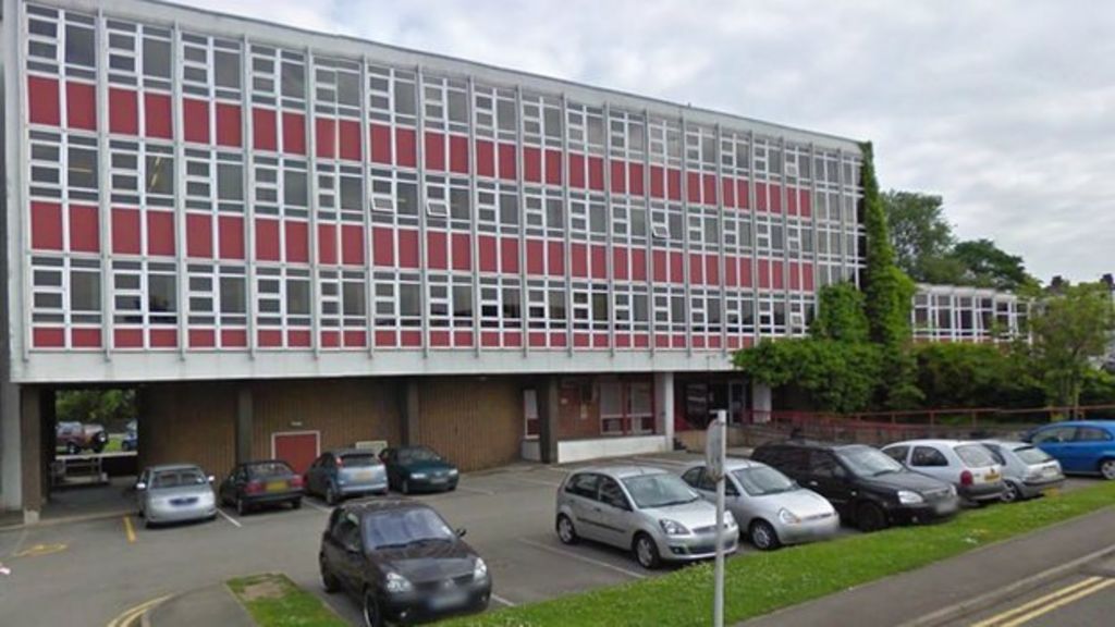 Stoke-on-Trent College 'to cut about 100 jobs' - BBC News