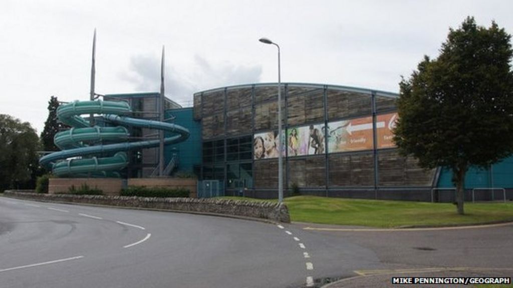 Inverness Leisure swimming pools shut over safety concerns - BBC News