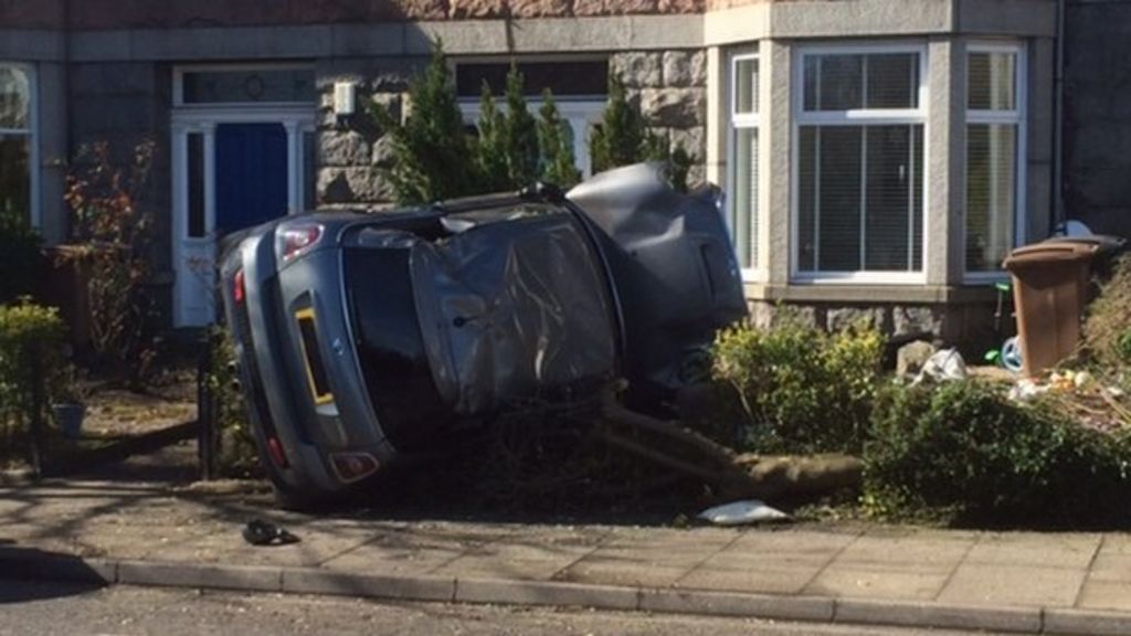 Car crashes into Aberdeen garden and overturns BBC News