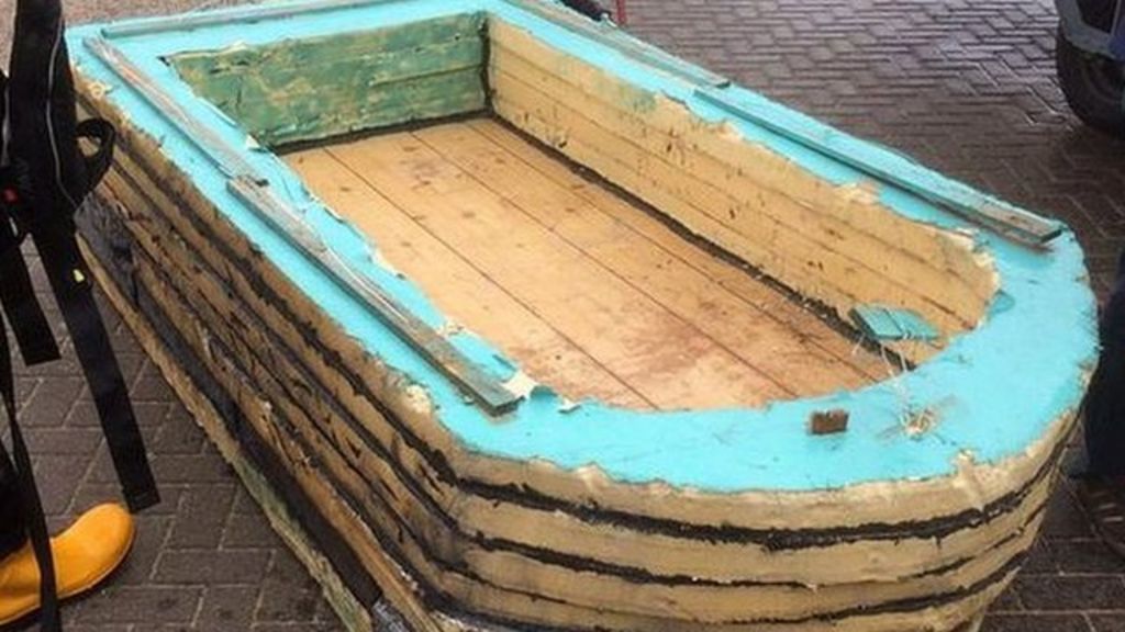 Clacton fishermen rescued from Â£9 homemade boat - BBC News