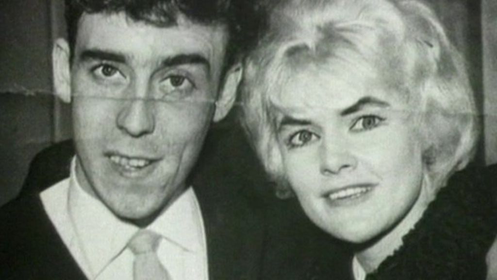 'Spend, spend, spend' Pools winner Viv Nicholson dies at 79 BBC News