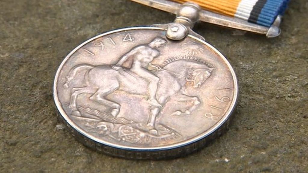 World War One medal lost for 45 years found on eBay BBC News