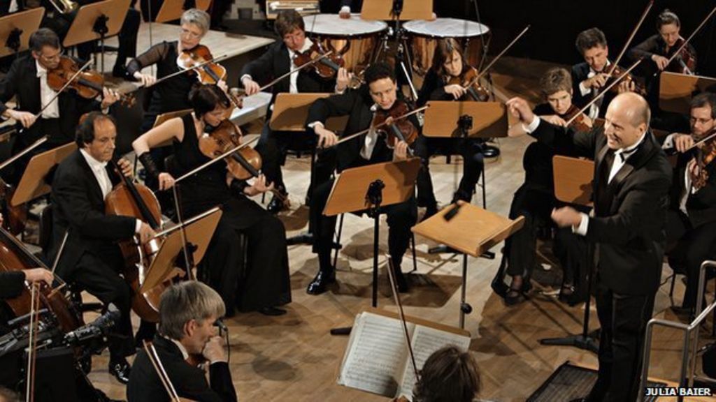 The orchestra fine-tuning the performance of school students - BBC News