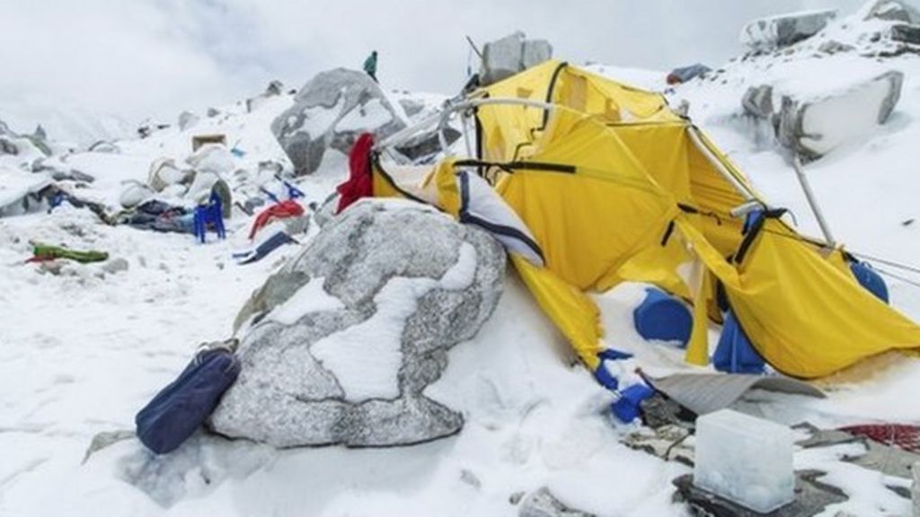 Nepal Earthquake Bbc Man Survives Mount Everest Avalanches Bbc News