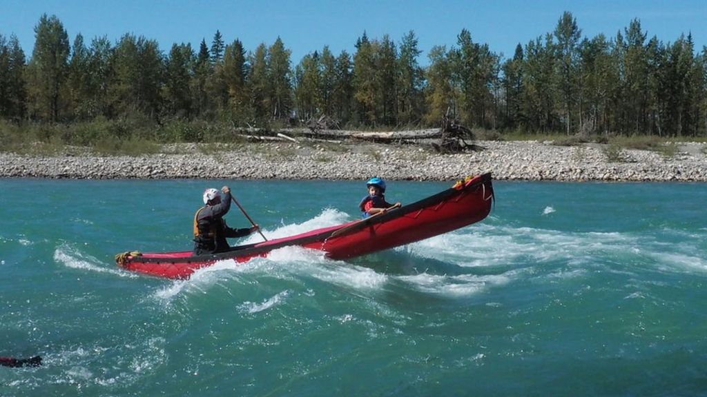 Meet the family canoeing across Canada BBC News