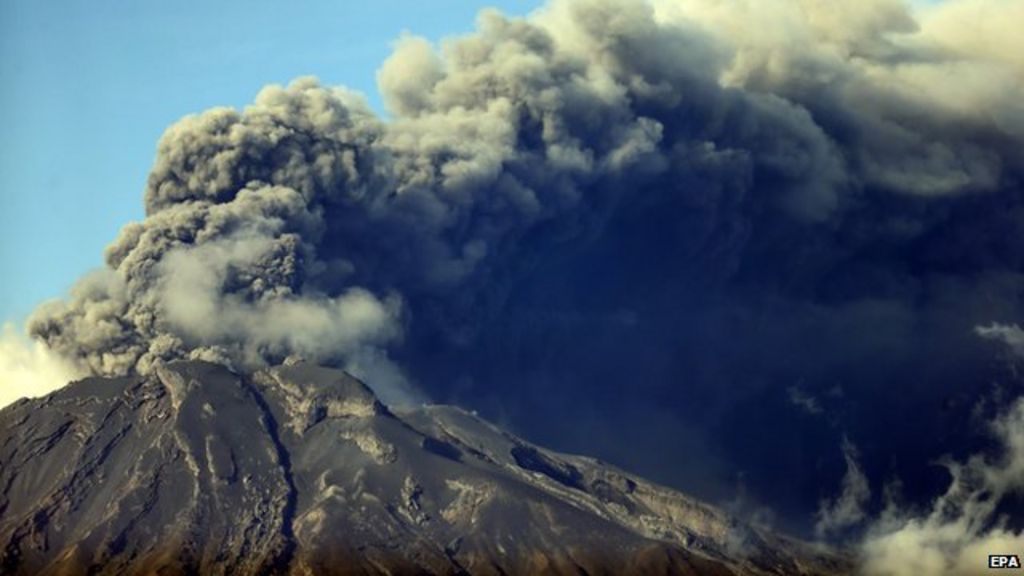 Chile's Calbuco volcano erupts for third time - BBC News