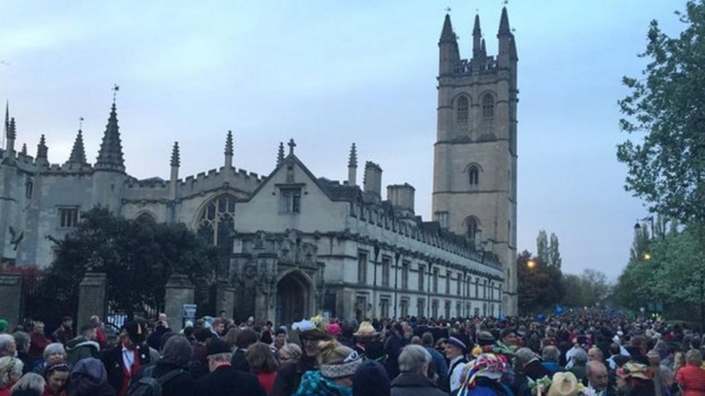 Oxford May Day Thousands descend on Magdalen Bridge BBC News