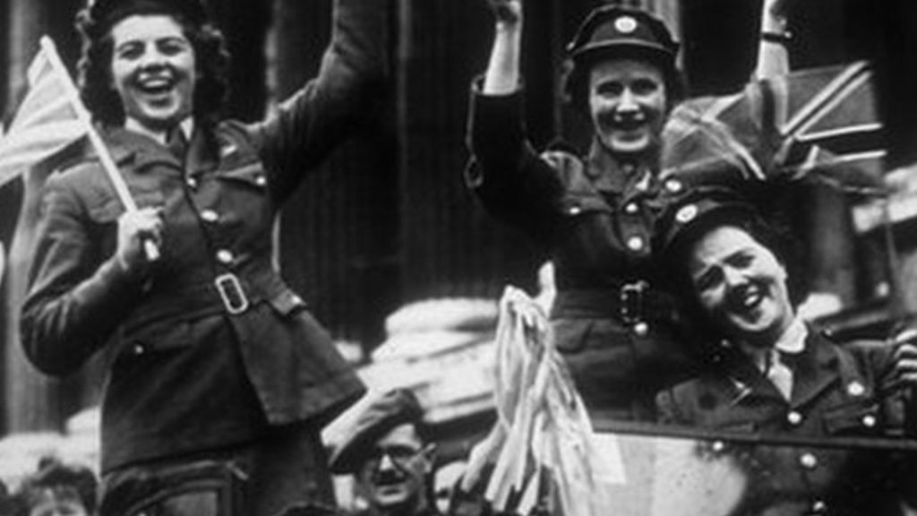 The day London celebrated the end of WW2 in Europe - BBC News