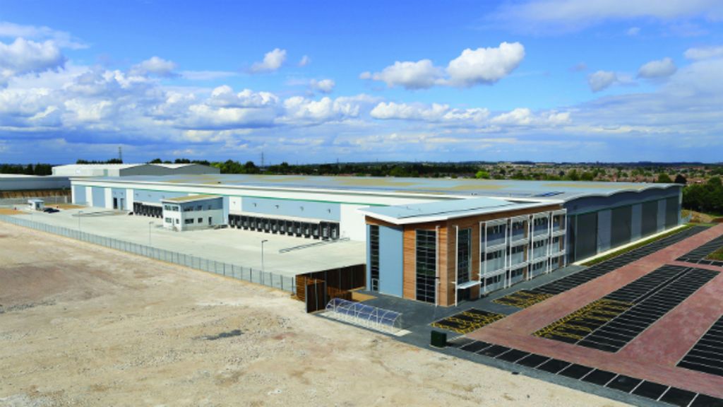 500 jobs at Amazon's Dunstable distribution centre BBC News