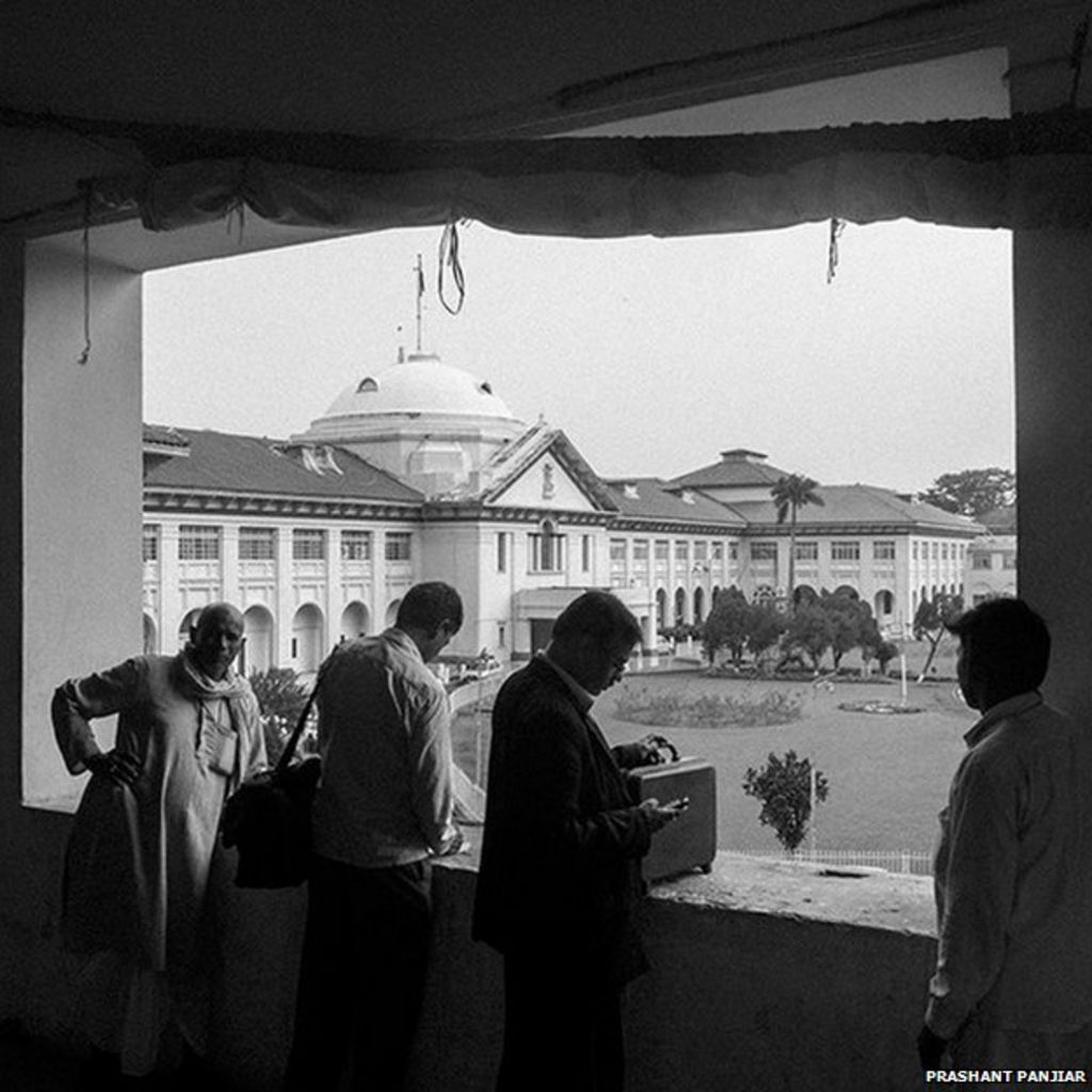 In pictures: Inside an Indian high court - BBC News