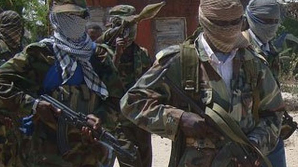 Somalia's al-Shabab enters Kenyan village - BBC News