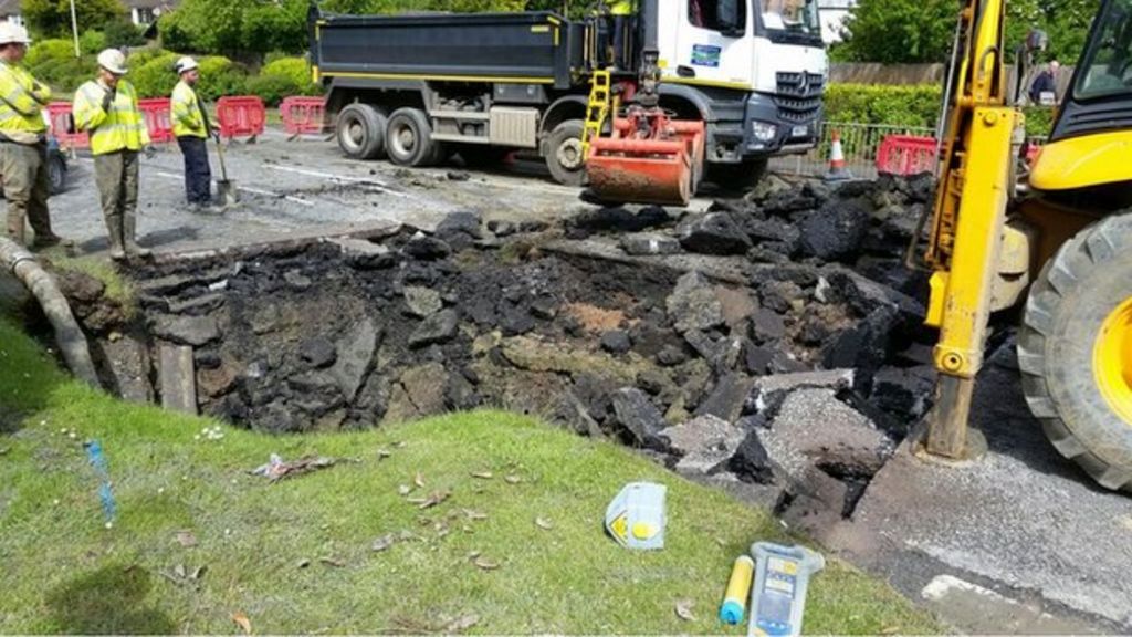Leicester road closed after 'trunk' water pipe bursts BBC News
