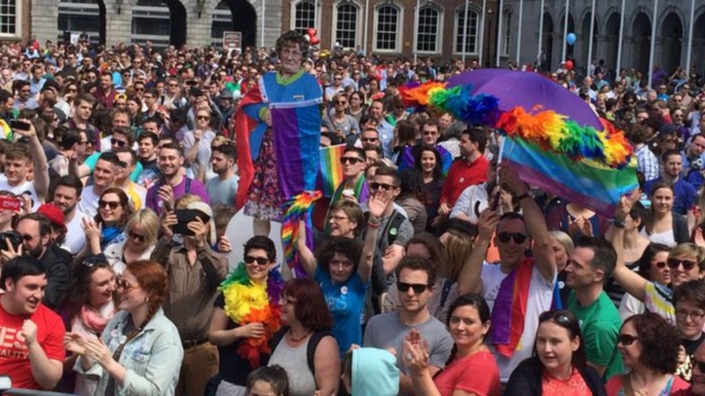 Ireland Same Sex Referendum Set To Approve Gay Marriage Bbc News 