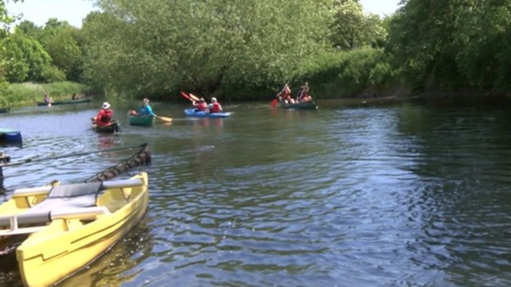 River Soar canoe trail opened in Leicestershire BBC News