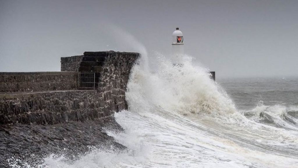 Wales weather: Heavy wind and rain sweeps across Wales - BBC News