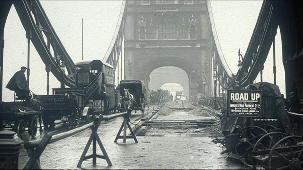 Tower Bridge in London to close for repair work - BBC News