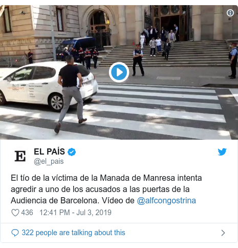 Twitter post by @el_pais: El tío de la víctima de la Manada de Manresa intenta agredir a uno de los acusados a las puertas de la Audiencia de Barcelona. Vídeo de @alfcongostrina 
