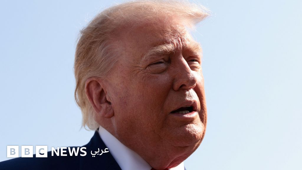 Photo: BBC الرئيس الأمريكي دونالد ترامب يتحدث إلى وسائل الإعلام لدى مغادرته إلى دوفر بولاية ديلاوير لحضور مراسم نقل جثامين جنود الجيش