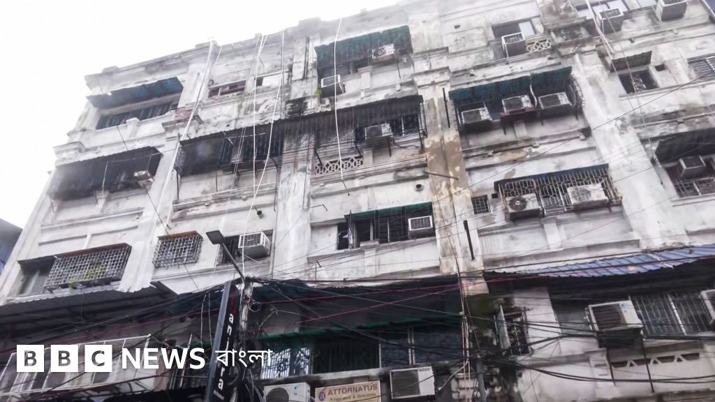কলকাতার ঘিঞ্জি হোটেলগুলোয় আগুন থেকে বাঁচার কী উপায় আছে?