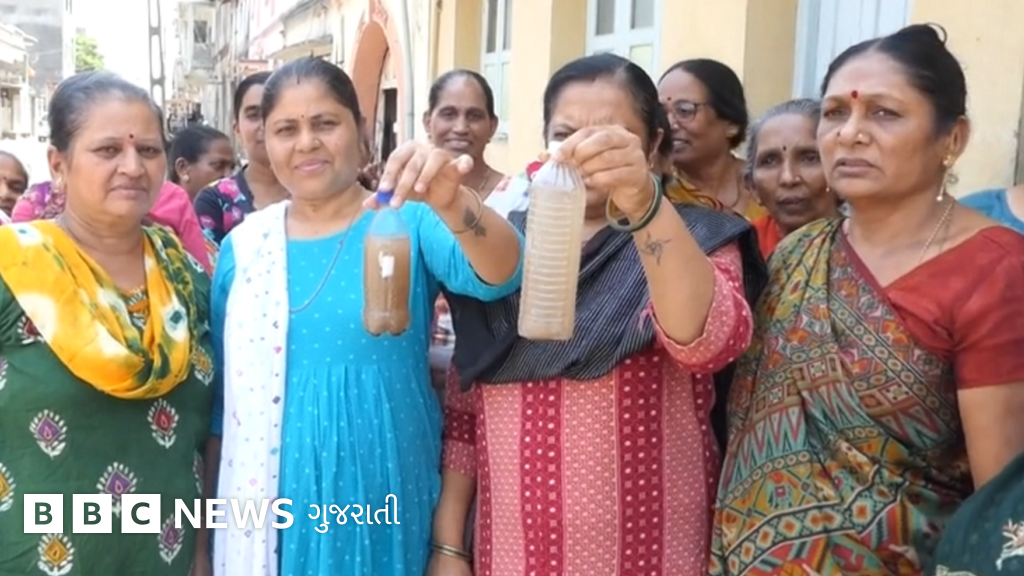ધોરાજી : 'પાણી વાપરીએ તો'ય વાસ આવે છે તો એ પાણી પીવું કઈ રીતે?' - BBC ...