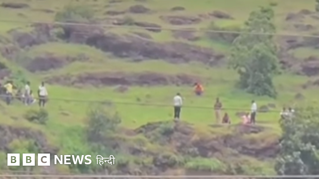 मोबाइल विवाद में बाप-बेटे की खाई में गिरकर मौत, मां ने भी दी जान