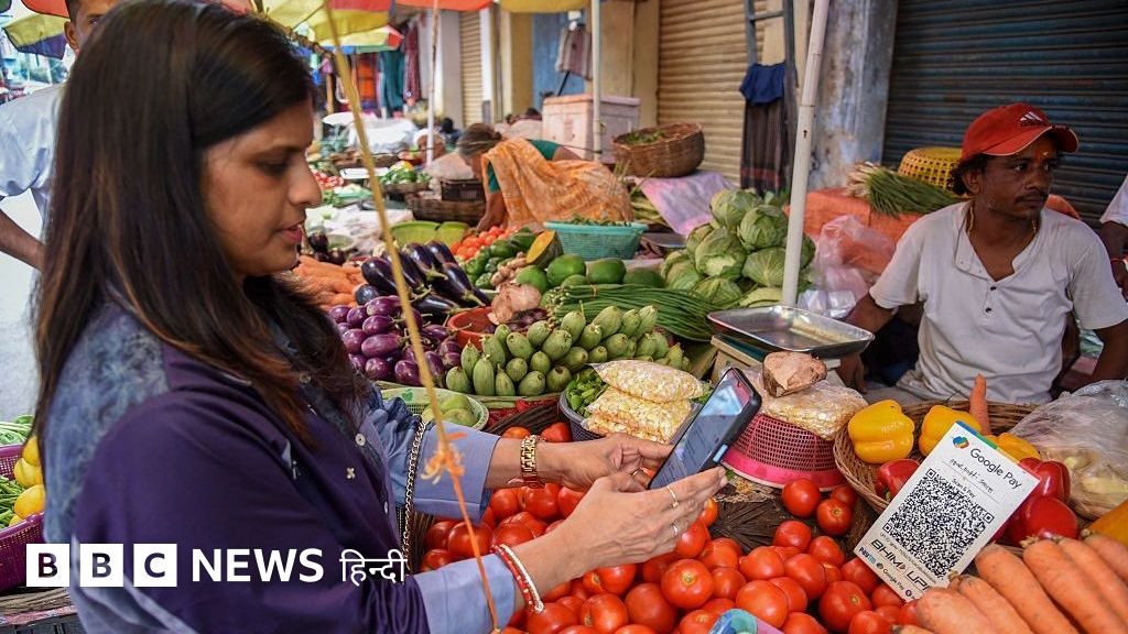 यूपीआई शुल्क को लेकर बहस, सरकार ने उपभोक्ताओं के लिए फ्री रहने का दावा किया