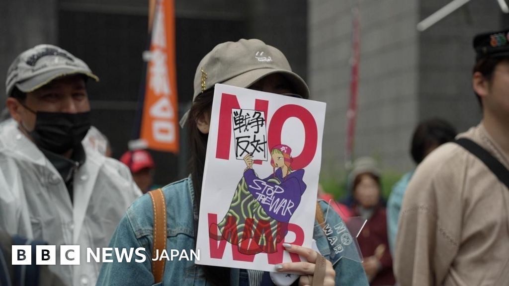 日本で反戦デモ拡大 高市首相が防衛力強化を掲げる中 - BBCニュース
