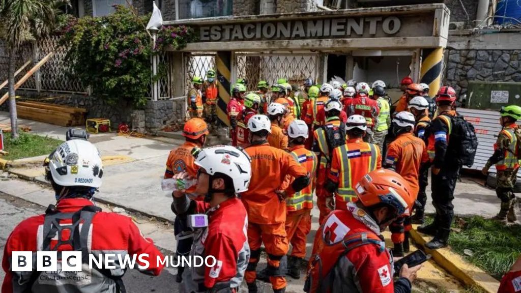 Rescatan con vida a un guardia de seguridad que estuvo 8 días bajo los escombros después de los terremotos de Venezuela