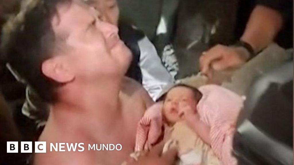 The touching story of the 18-day-old baby and his mother who were rescued from the rubble after the double earthquake in Venezuela - BBC News World