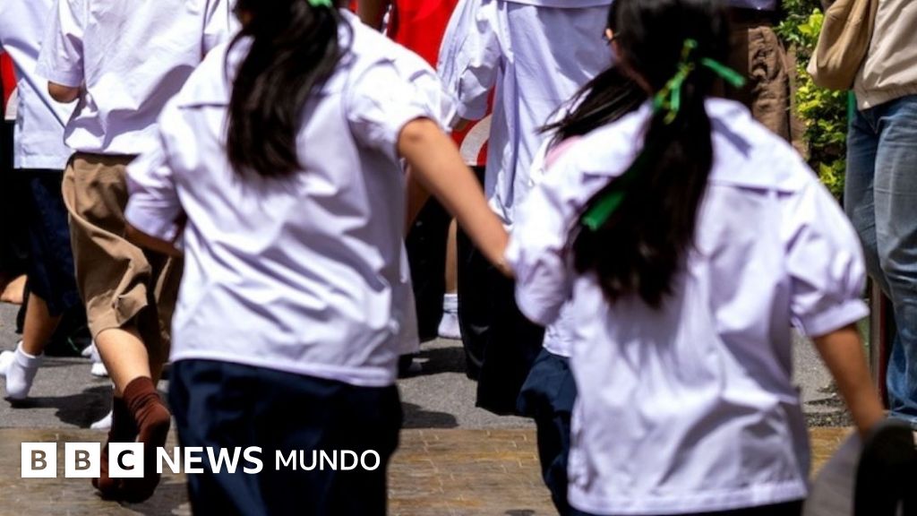 Estudiantes huyen mientras un atacante abre fuego en una escuela tailandesa